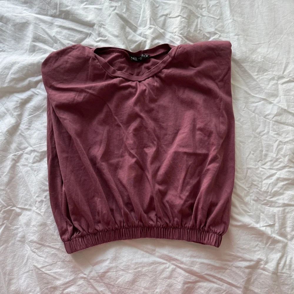 Zara Shoulder Padded Crop Top in Mauve - Picture 2 of 4